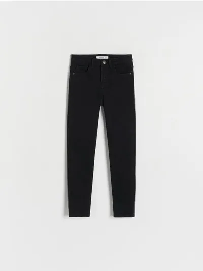 Reserved Jeansy typu slim, wykonane z bawełnianej tkaniny z dodatkiem elastycznych włókien. - czarny