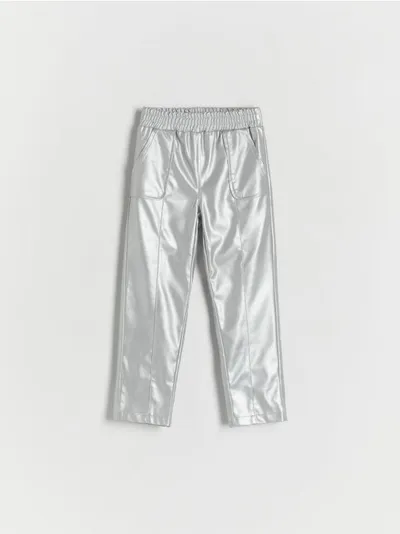 Reserved Spodnie typu jogger, wykonane z imitacji skóry. - srebrny