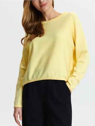 Sinsay Luźny sweter uszyty z delikatnej dla skóry wiskozy z dodatkiem wytrzymałego materiału. - żółty