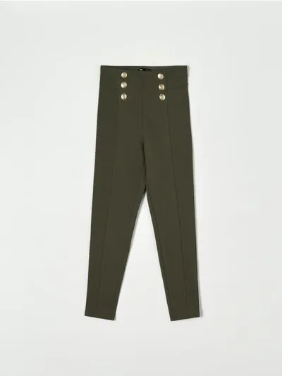 Sinsay Spodnie z prostą nogawką, ozdobione guzikami. Uszyte z delikatnej dla skóry wiskozy z domieszką elastycznych włókien. - zielony