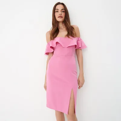Mohito Różowa sukienka mini z odkrytymi ramionami - Różowy