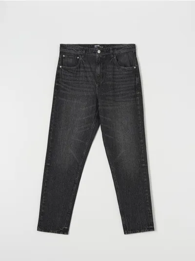 Sinsay Wygodne jeansy o kroju comfort wykonane z bawełnianej tkaniny. - czarny