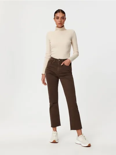 Sinsay Spodnie jeansowe w kolorze brązowym, uszyte z bawełny z domieszką elastycznych włókien. - brązowy
