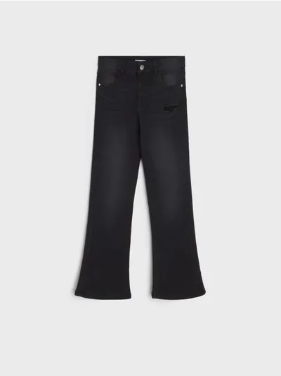 Sinsay Wygodne jeansy wykonane z bawełnianej tkaniny z domieszką elastycznych włókien. - czarny