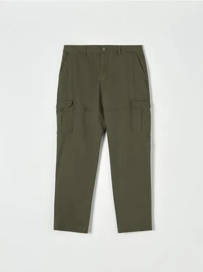 Sinsay Bawełniane spodnie z domieszką elastycznych włókien. Posiadają kieszenie cargo. - zielony