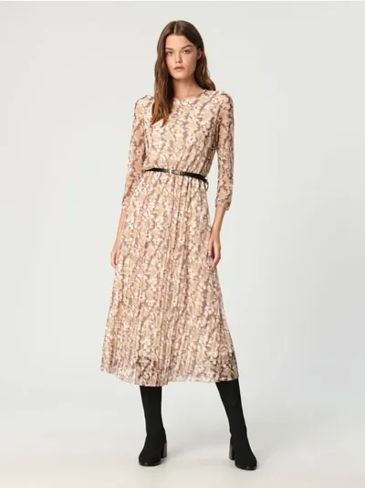 Sinsay Elegancka sukienka o swobodnym kroju uszyta z lekkiego, szybkoschnącego materiału z domieszką elastycznych włókien. - wielobarwny