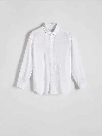 Reserved Koszula o regularnym kroju, wykonana z bawełnianej tkaniny. - biały