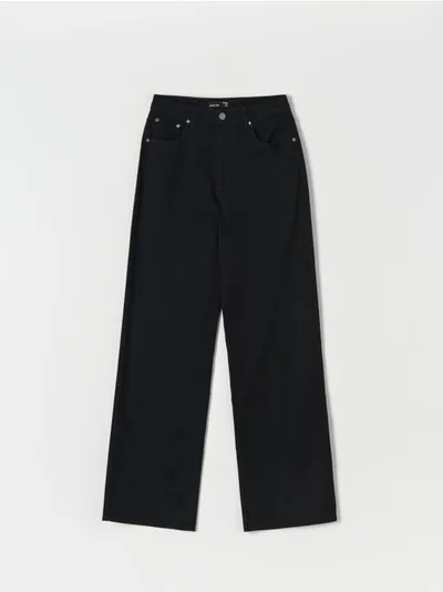 Sinsay Wygodne spodnie jeansowe wykonane z bawełnianej tkaniny. - czarny