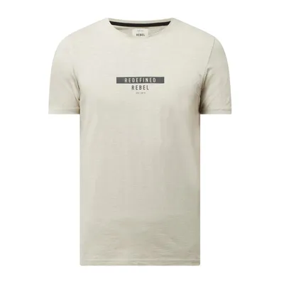 Redefined Rebel Redefined Rebel T-shirt z detalami z logo model ‘Guti’