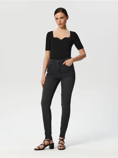Sinsay Spodnie jeansowe o kroju skinny uszyte z bawełny z dodatkiem elastycznych włókien. - szary