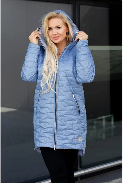 XL-ka Jasnoniebieska długa kurtka pikowana z kapturem - Scarlett