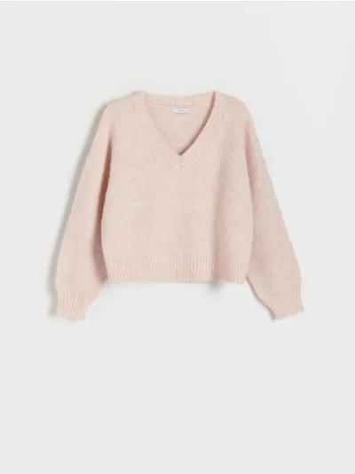 Reserved Sweter o swobodnym fasonie, wykonany z gładkiej dzianiny z domieszką wełny. - pastelowy róż