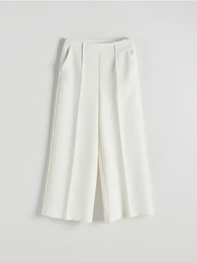 Reserved Spodnie o swobodnm fasonie, uszyte z gładkiej tkaniny z wiskozą. - biały