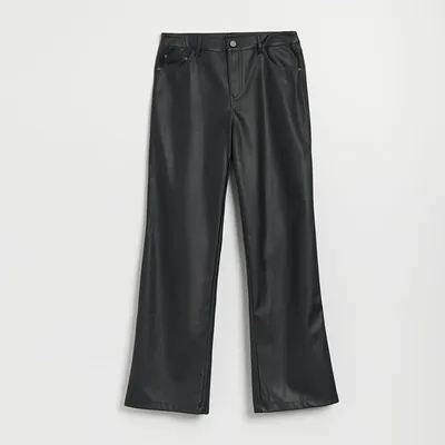 House Czarne spodnie straight fit z imitacji skóry - Czarny