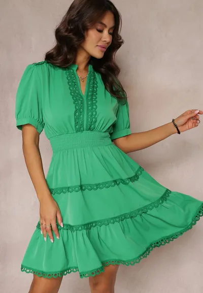 Renee Zielona Sukienka Mini z Gumkami w Talii z Krótkim Rękawem i Koronką Jelina