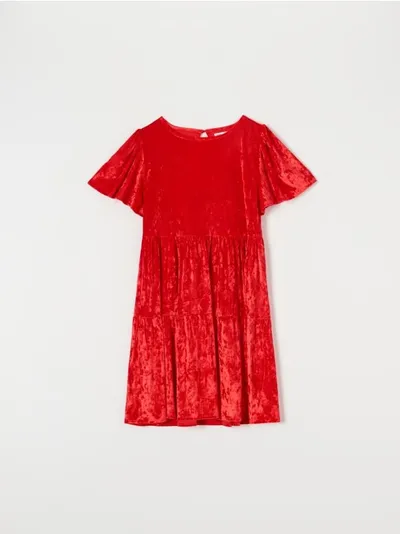Sinsay Wygodna sukienka wykonana z marszczonego weluru. - czerwony