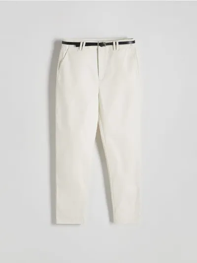 Reserved Spodnie typu chino, wykonane z bawełny z domieszką elastycznych włókien. - złamana biel