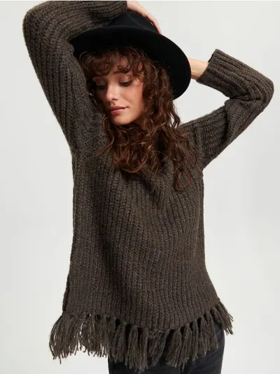 Sinsay Wygodny sweter wykonany z prążkowanej dzianiny, ozdobiony frędzlami. - brązowy