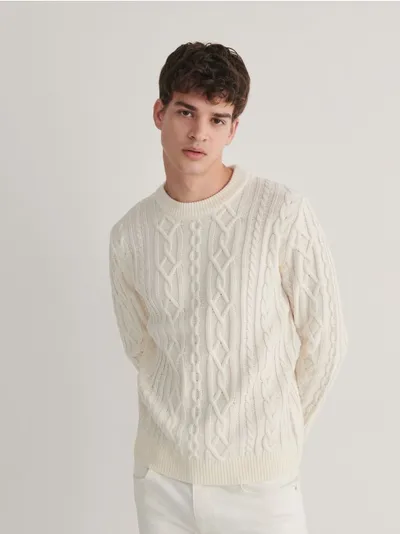 Reserved Sweter o regularnym kroju, wykonany z dzianiny. - złamana biel