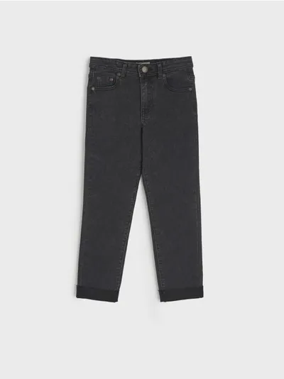 Sinsay Spodnie jeansowe wykonane z bawełnianej tkaniny z dodatkiem elastycznych włókien. - czarny