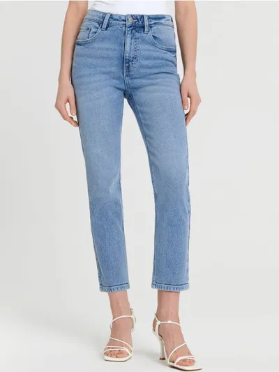 Sinsay Spodnie jeansowe o prostym kroju, uszyte z bawełny z domieszką elastycznych włókien. - niebieski