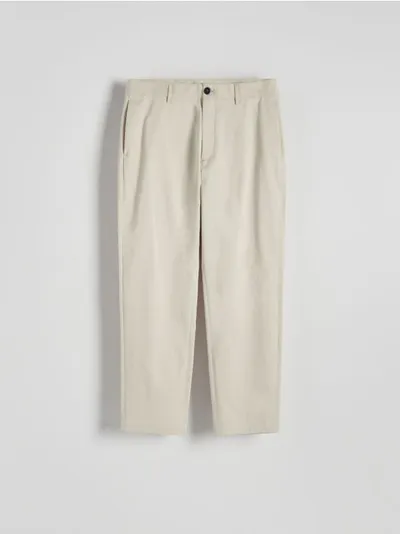 Reserved Spodnie typu chino o swobodnym fasonie, wykonane z bawełnianej tkaniny. - beżowy