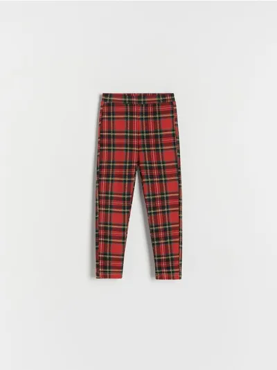 Reserved Spodnie o dopasowanym fasonie, wykonane z dzianiny z dodatkiem wiskozy. - czerwony