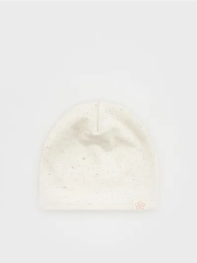 Reserved Czapka o prostym fasonie, wykonana z bawełny z dodatkiem elastycznych włókien. - złamana biel