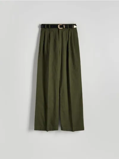 Reserved Spodnie o swobodnym fasonie, wykonane z gładkiej tkaniny na bazie bawełny i wiskozy. - zielony