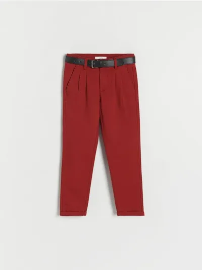 Reserved Spodnie typu chino, wykonane z gładkiej, bawełnianej tkaniny. - czerwony
