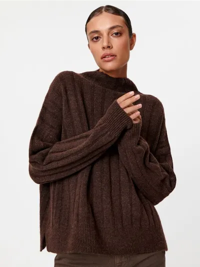 Sinsay Luźny sweter ze stójką, uszyty z lekkiego i wygodnego w noszeniu materiału z domieszką elastycznych włókien. - brązowy