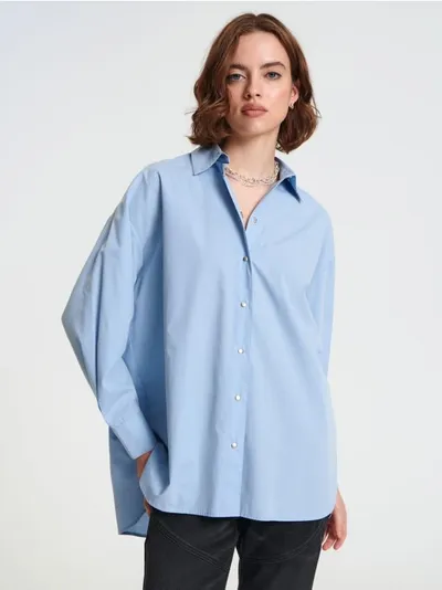 Sinsay Elegancka, bawełniana koszula o kroju oversize z metalowymi napami. - niebieski