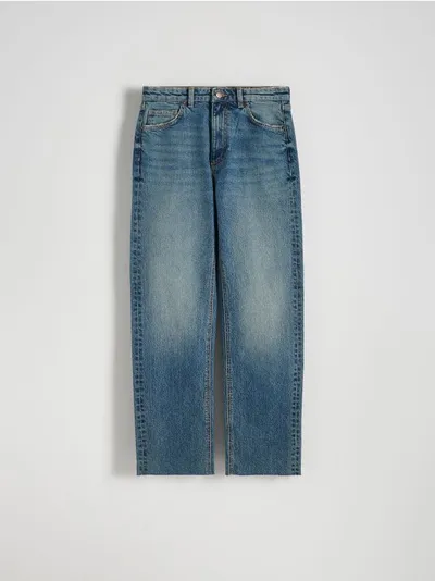 Reserved Jeansy o prostym fasonie, wykonane z bawełnianej tkaniny z dodatkiem elastycznych włókien. - indigo jeans