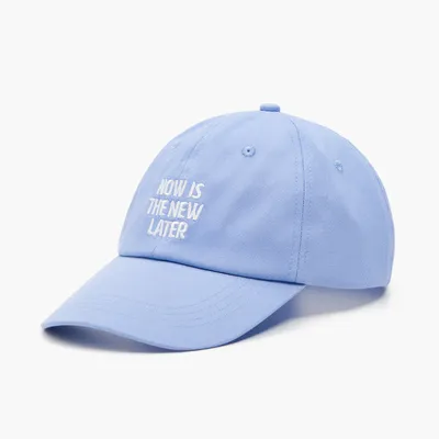 Niebieska czapka z daszkiem
