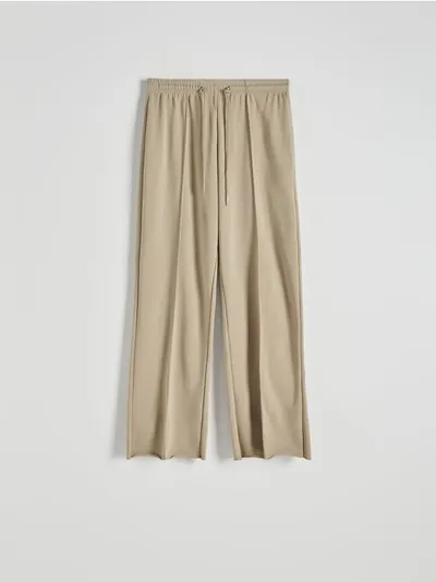 Reserved Spodnie o swobodnym fasonie, wykonane z gładkiej dzianiny z bawełną. - zielony