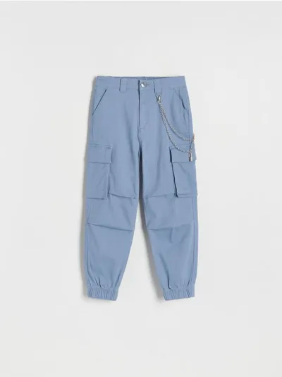 Reserved Spodnie typu cargo, uszyte z bawełnianej tkaniny z dodatkiem elastycznych włokien. - jasnoniebieski