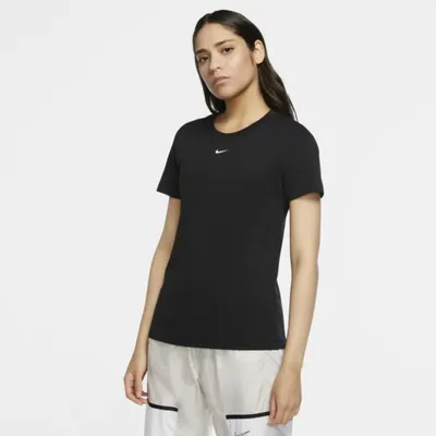 Nike T-shirt damski Nike Sportswear - Czerń