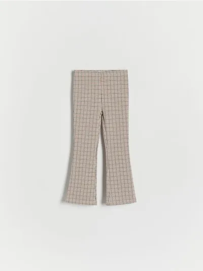 Reserved Spodnie typu flare, wykonane z prażkowanej dzianiny z domieszką wiskozy. - beżowy