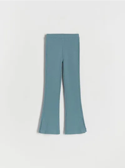 Reserved Spodnie typu flare, wykonane z bawełnianej tkaniny z dodatkiem elastycznych włókien. - jasnoturkusowy