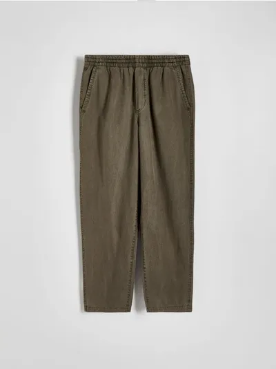 Reserved Spodnie typu jogger o swobodnym kroju, wykonane z bawełny i lyocellu. - ciemnozielony