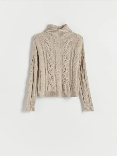 Reserved Sweter o regularnym fasonie, wykonany z przyjemnej w dotyku dzianiny. - beżowy