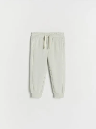 Reserved Spodnie typu jogger, wykonane z przyjemnej w dotyku, bawełnianej dzianiny. - jasnozielony