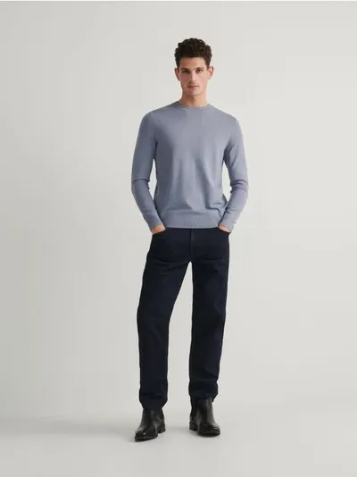 Reserved Sweter o regularnym kroju, wykonany z wiskozowej dzianiny. - jasnoniebieski