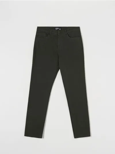Sinsay Wygodne spodnie o prostej nogawce z pięcioma kieszeniami. - zielony
