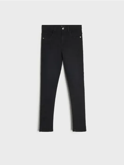 Sinsay Wygodne jeansy wykonane z bawełnianej tkaniny z domieszką elastycznych włókien. - czarny