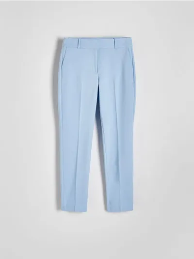 Reserved Spodnie o klasycznym fasonie, wykonane z gładkiej tkaniny z bawełną. - jasnoniebieski