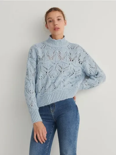 Reserved Sweter o swobodnym fasonie, wykonany z dzianiny w ażurowy splot. - jasnoniebieski