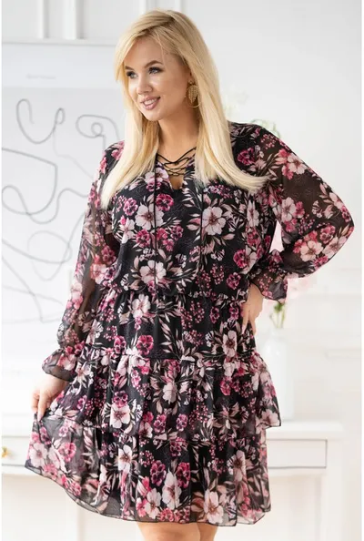 XL-ka Czarna sukienka w różowe kwiaty z falbanami - LITIA