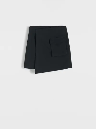 Reserved Spódnica o krótszym, kopertowym kroju, wykonana z tkaniny z dodatkiem wiskozy. - czarny