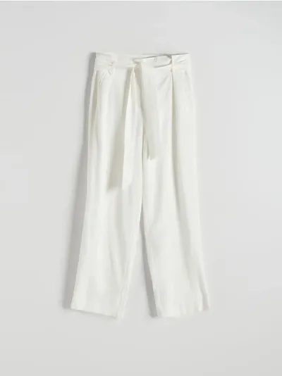Reserved Spodnie o swobodnym fasonie, uszyte z wiskozy. - biały